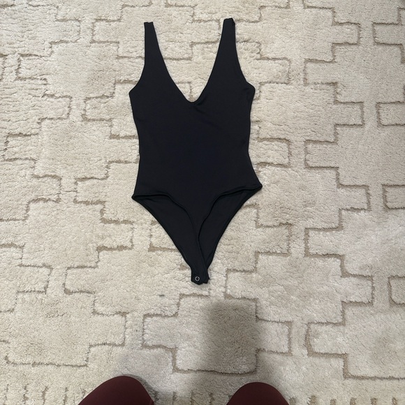 Second Skin V Neck Bodysuit - Picture 11 of 12